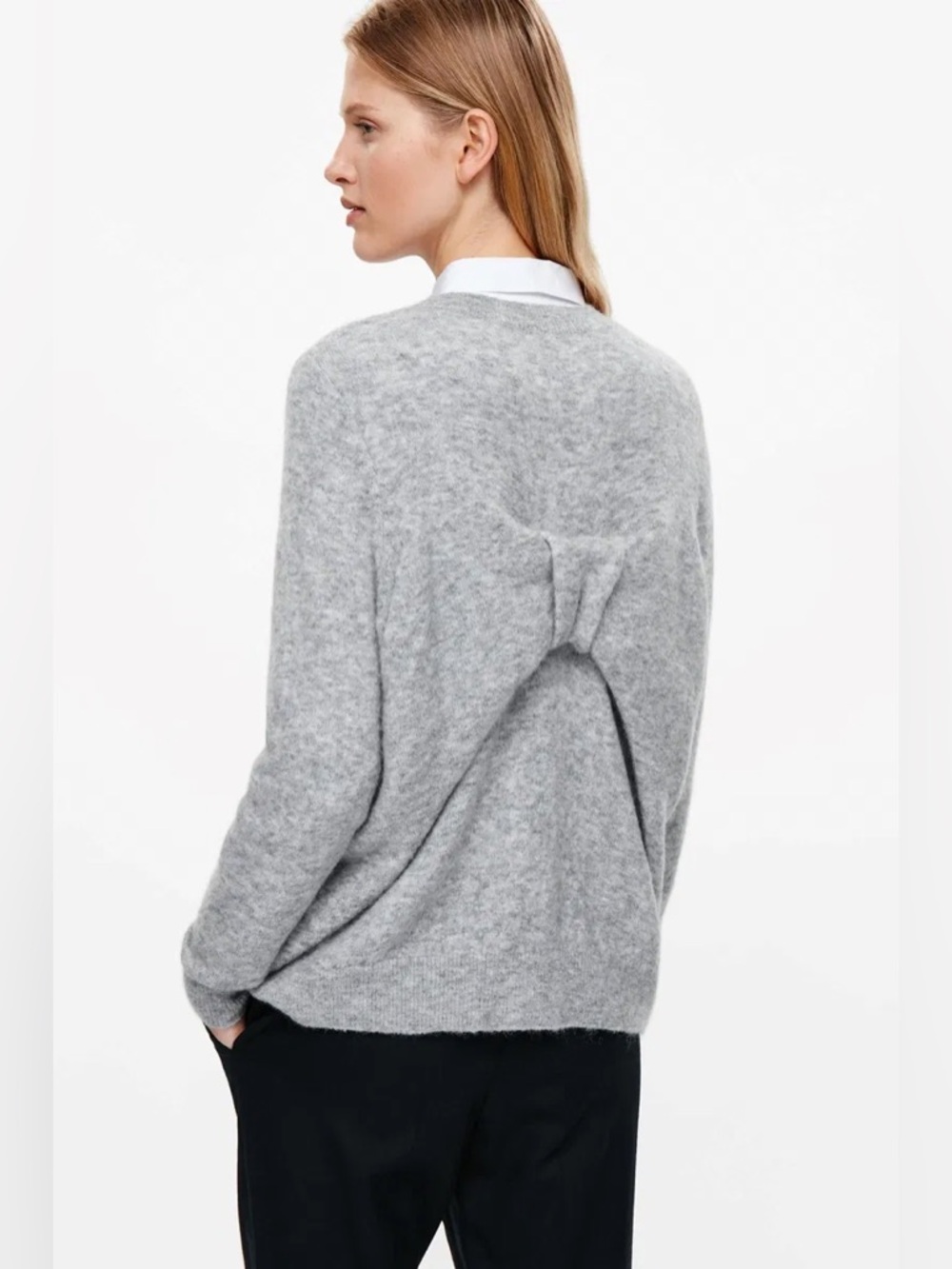 Women's Gray Crewneck Sweater With Bow Thing on Back